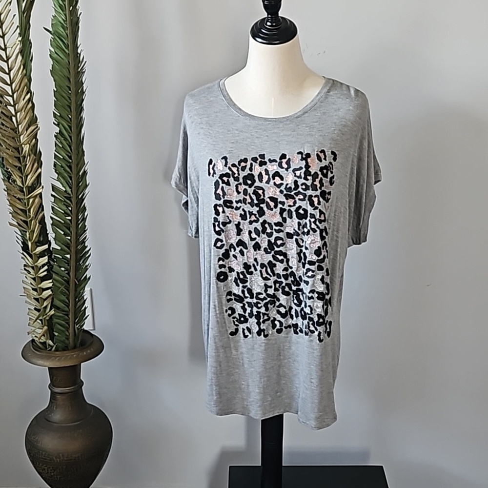 Apt. 9 Gray Short Slee Tee with Rose Gold, Pink, and Silver Ombre Leopard Print